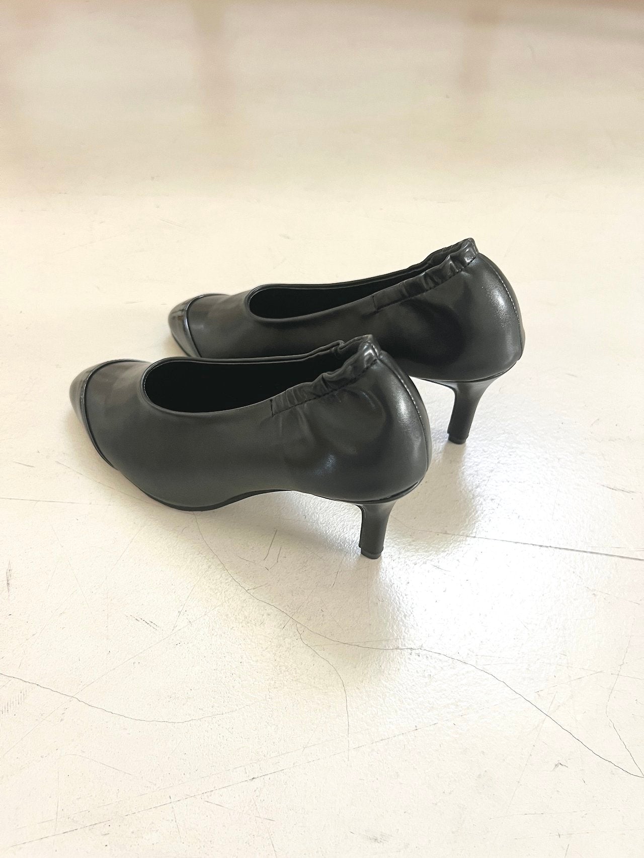 Two-tone combo stretch banding pumps