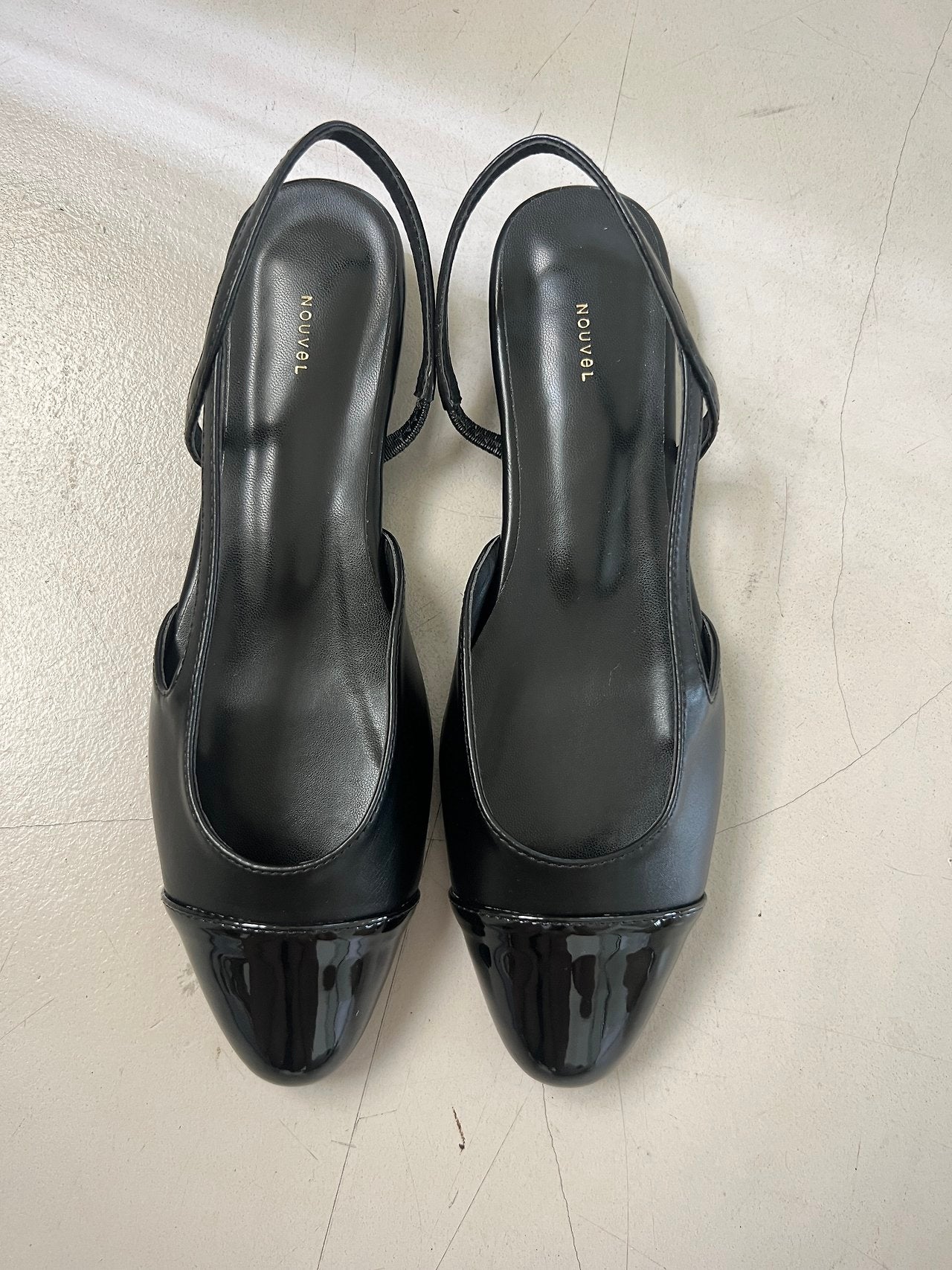 Two-tone color-block sling back