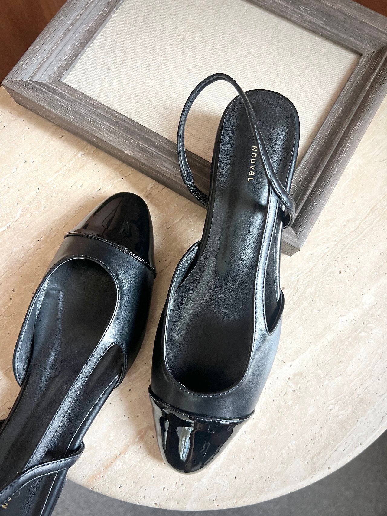 Two-tone color-block sling back