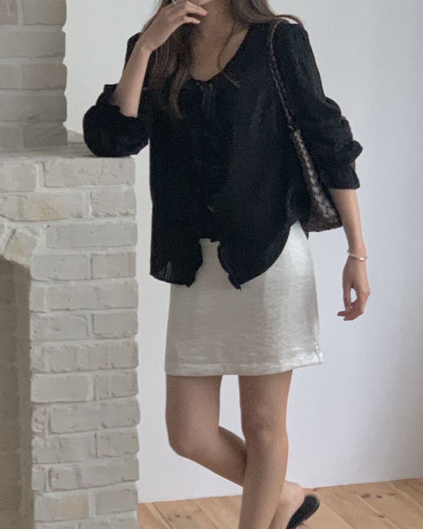 Riel ruffle blouse-2col