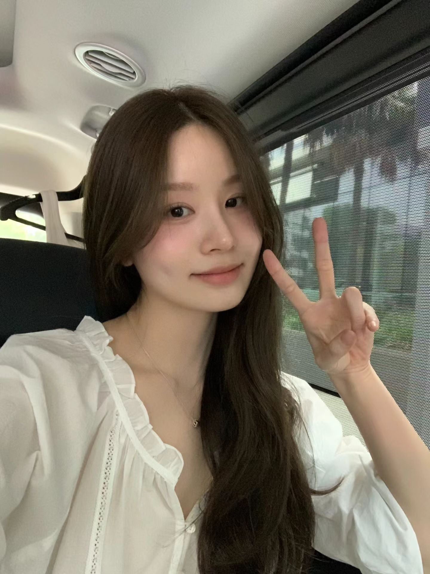 即納 Ounce neck ruffle blouse