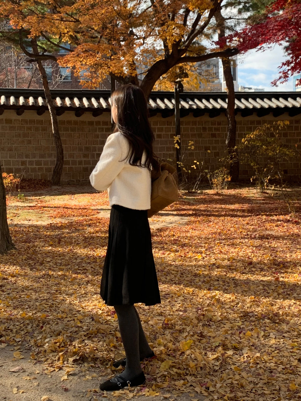 some suede skirt-2col