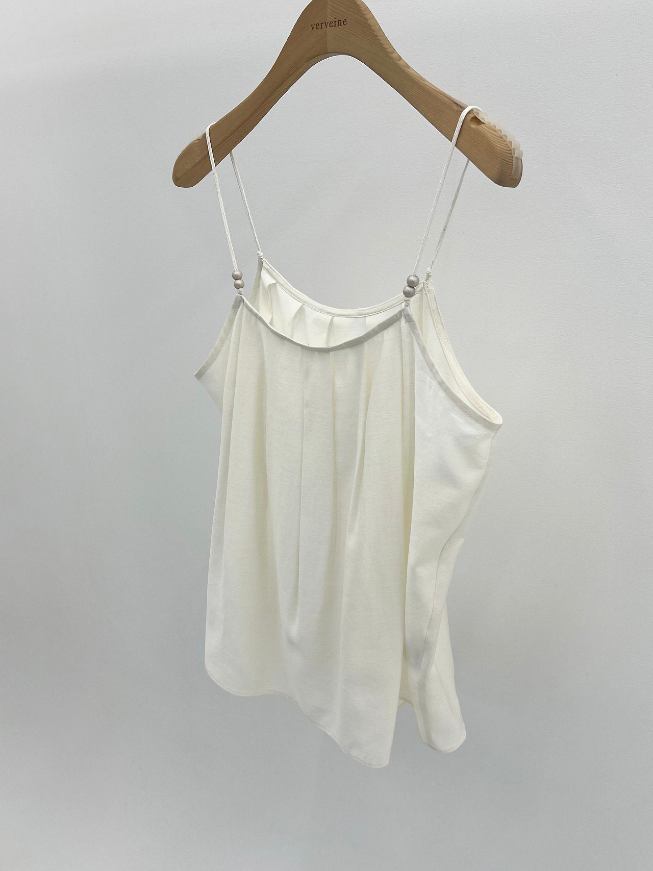 Aven bead sleeveless blouse-2col