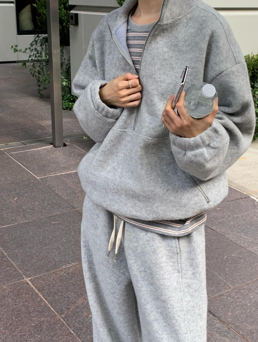 warm sweatshirt-3col