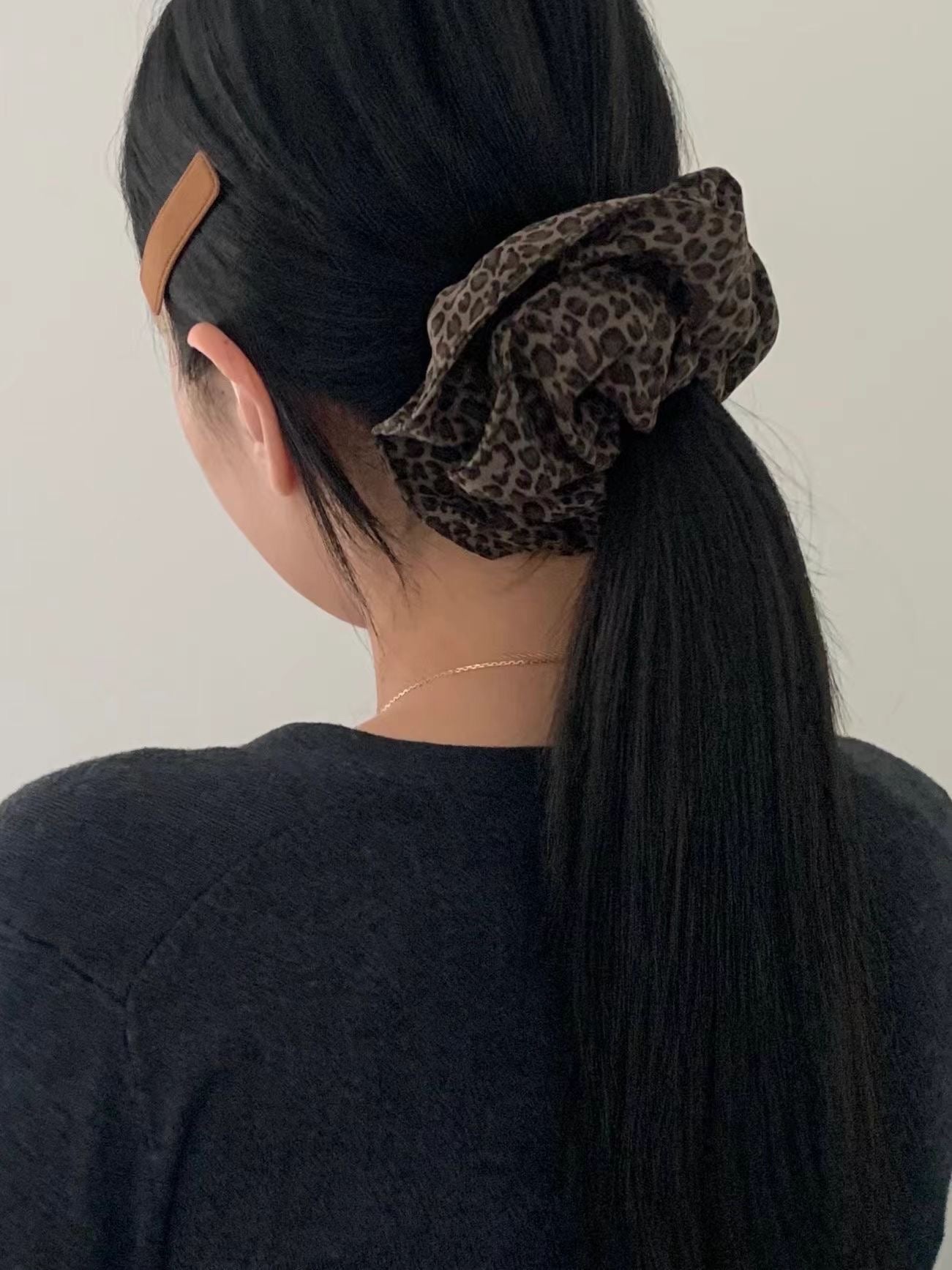 leopard scrunchies-2col