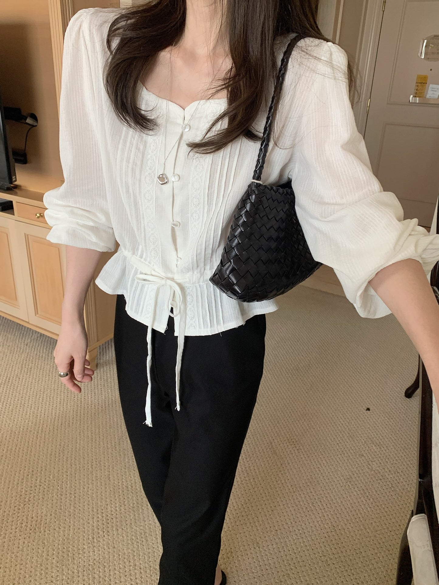 heart-neck pintuck blouse-2col