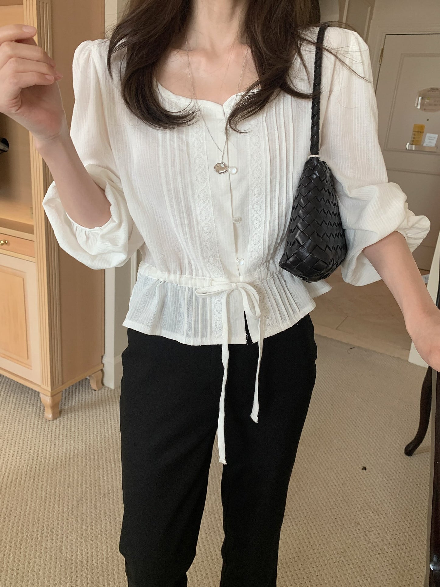heart-neck pintuck blouse-2col