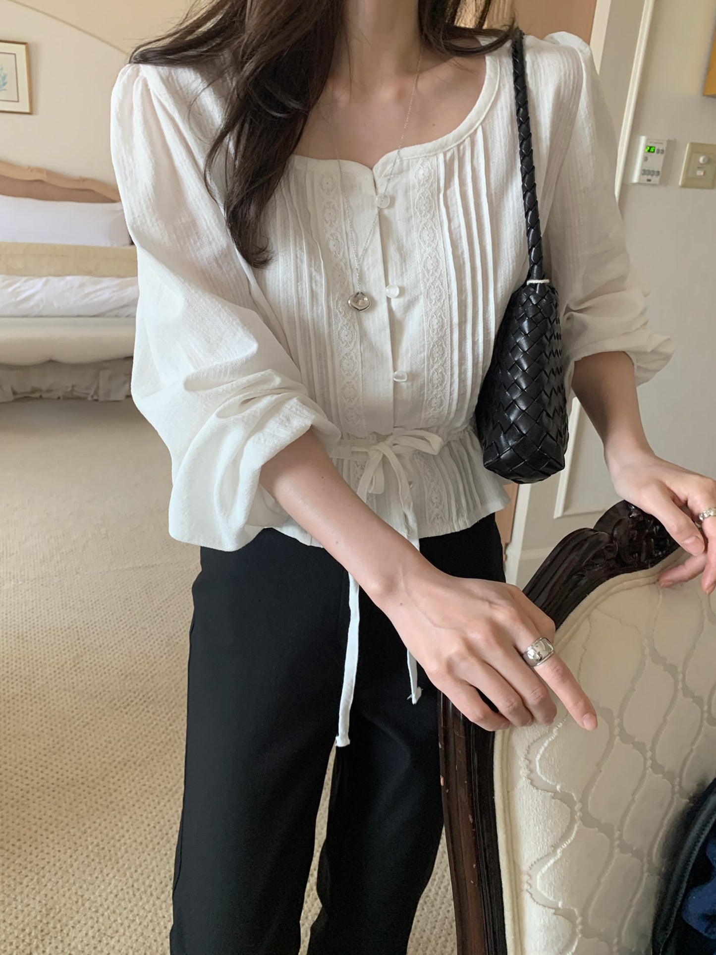 heart-neck pintuck blouse-2col