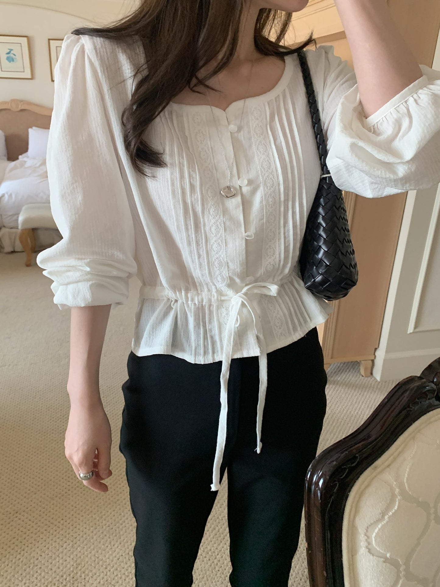 heart-neck pintuck blouse-2col