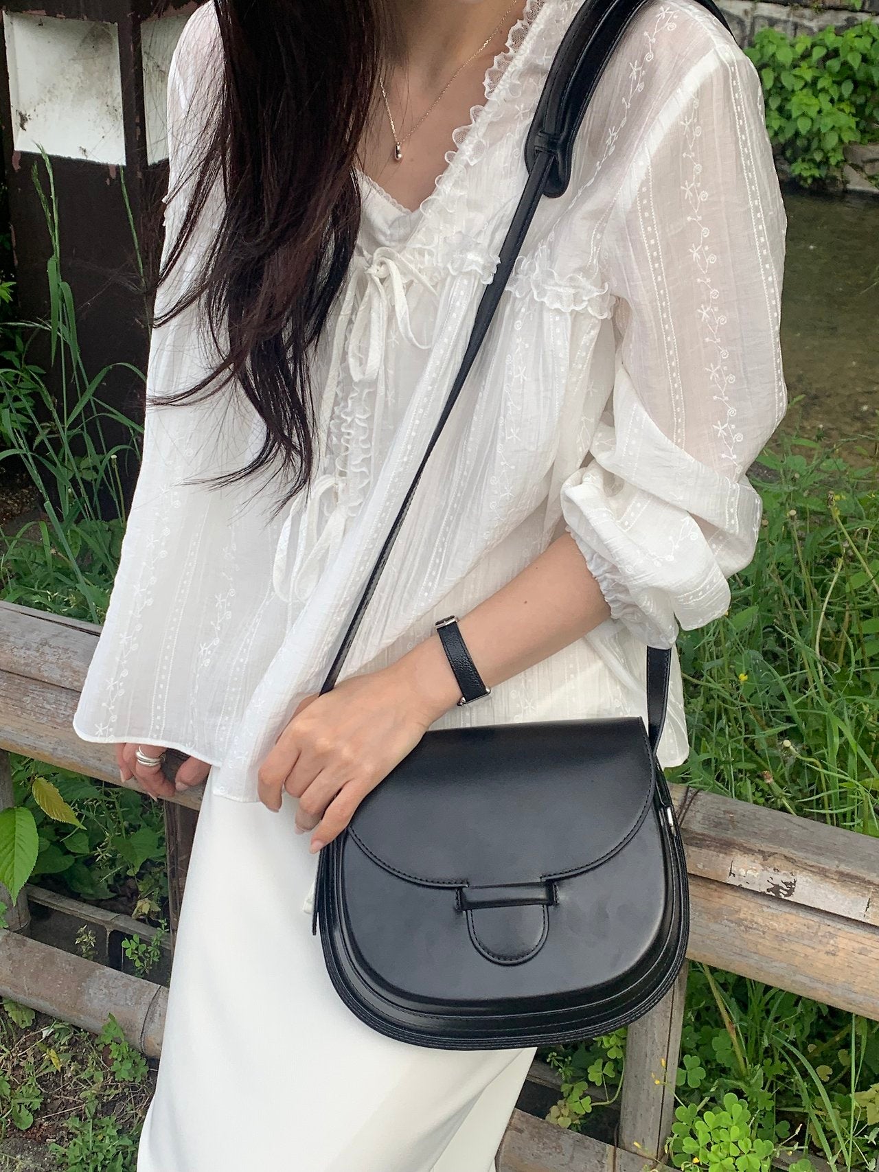 Anna V-neck frill blouse