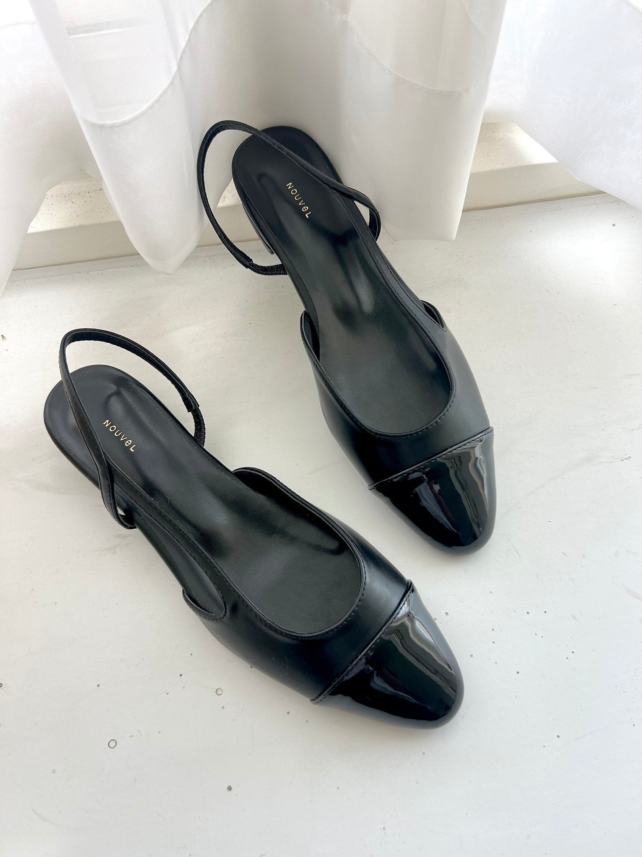 Two-tone color-block sling back