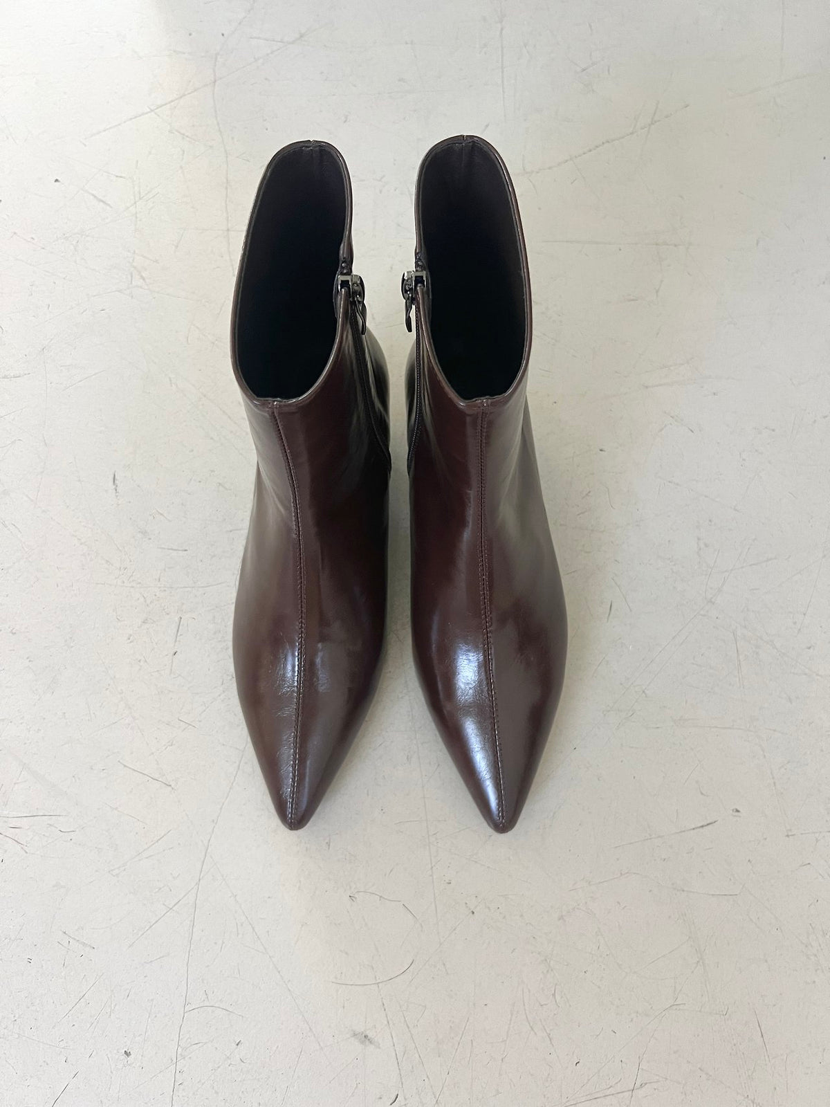 Glossy Pointed-Toe Boots-2col