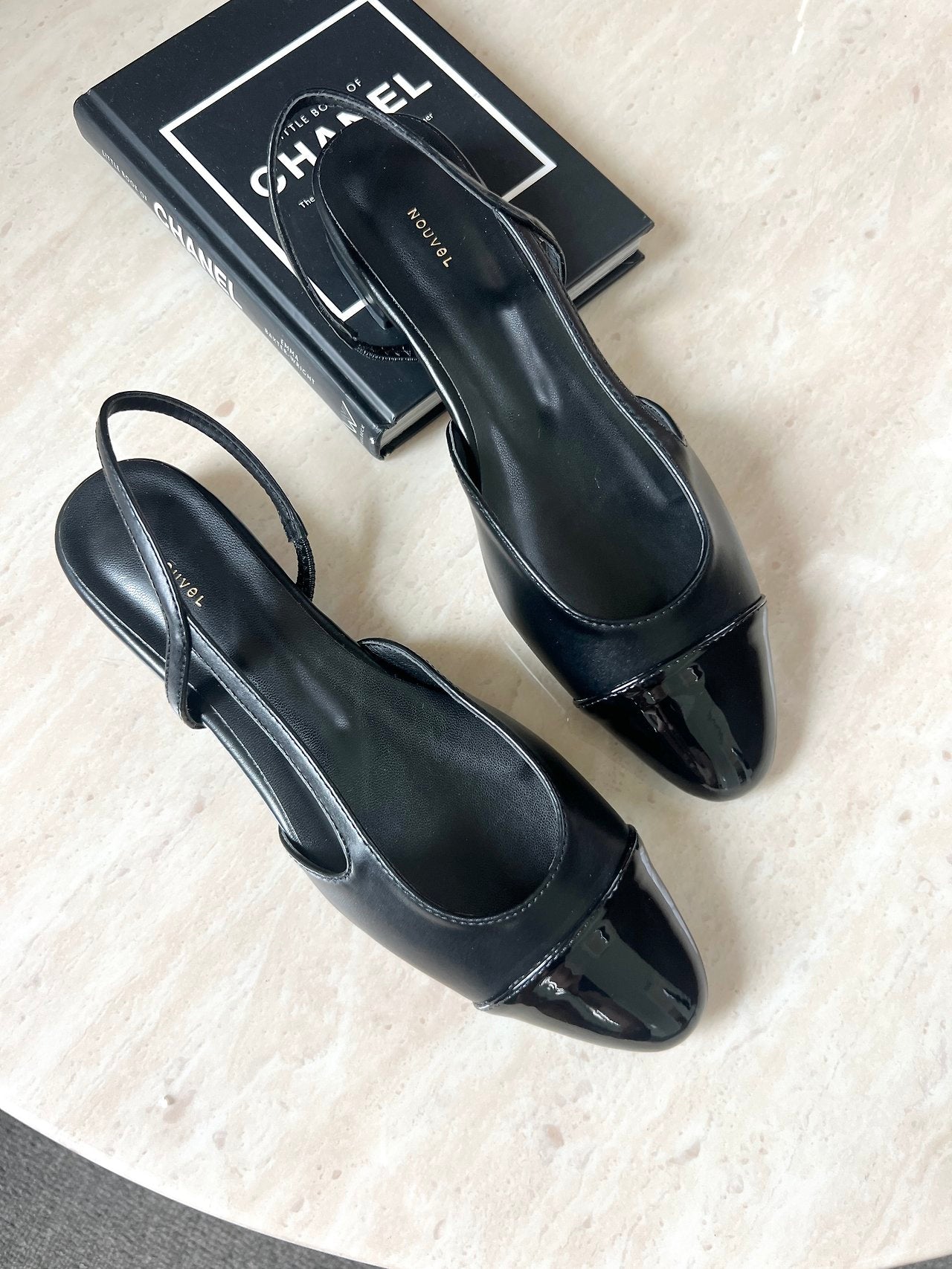 Two-tone color-block sling back