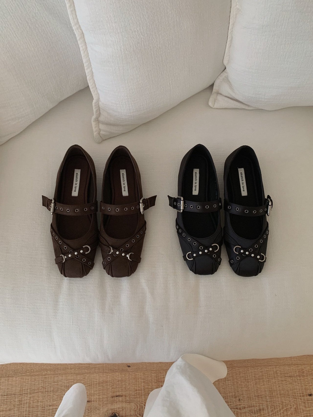 chrome eyelet flat-2col