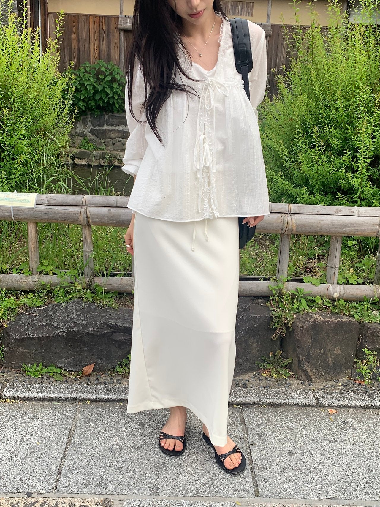 Anna V-neck frill blouse