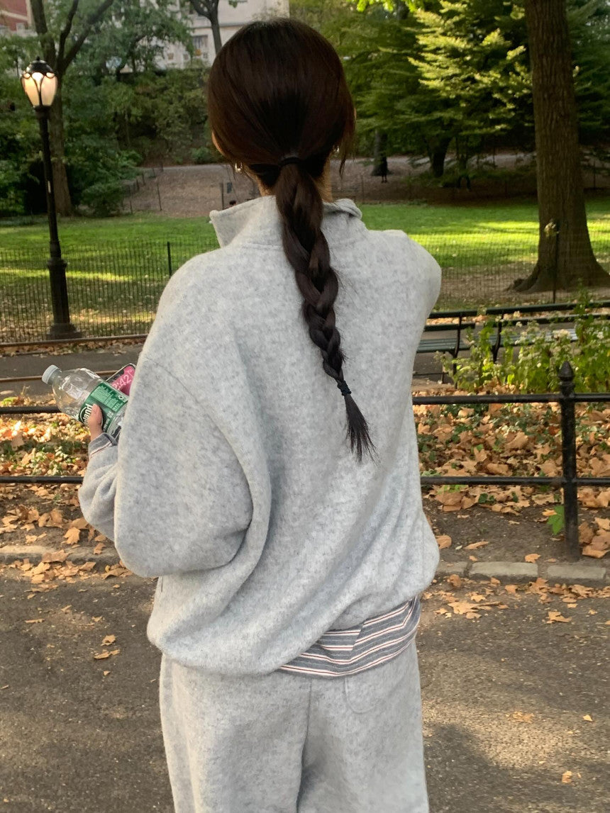 warm sweatshirt-3col