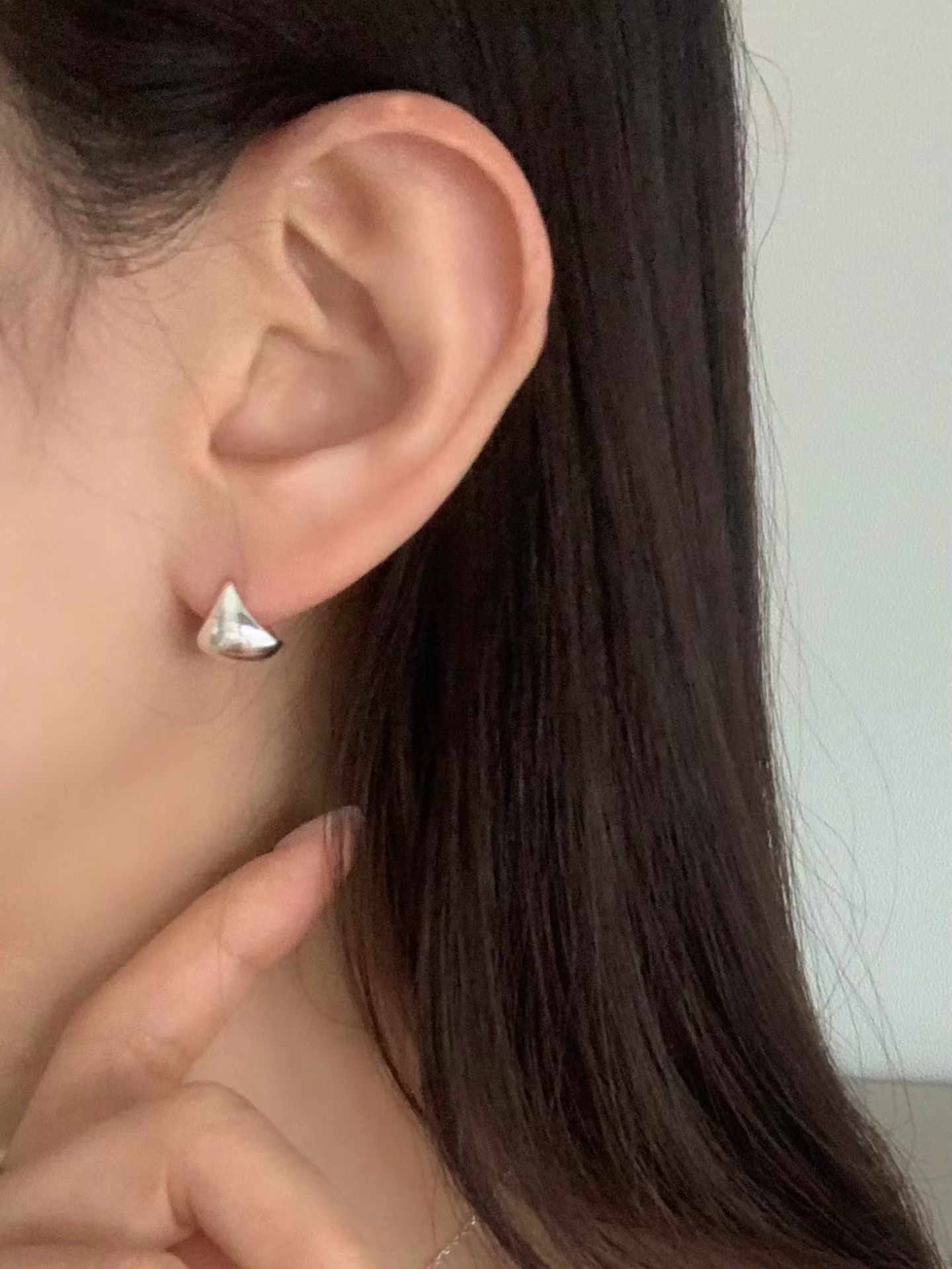 Kisses one-touch earrings