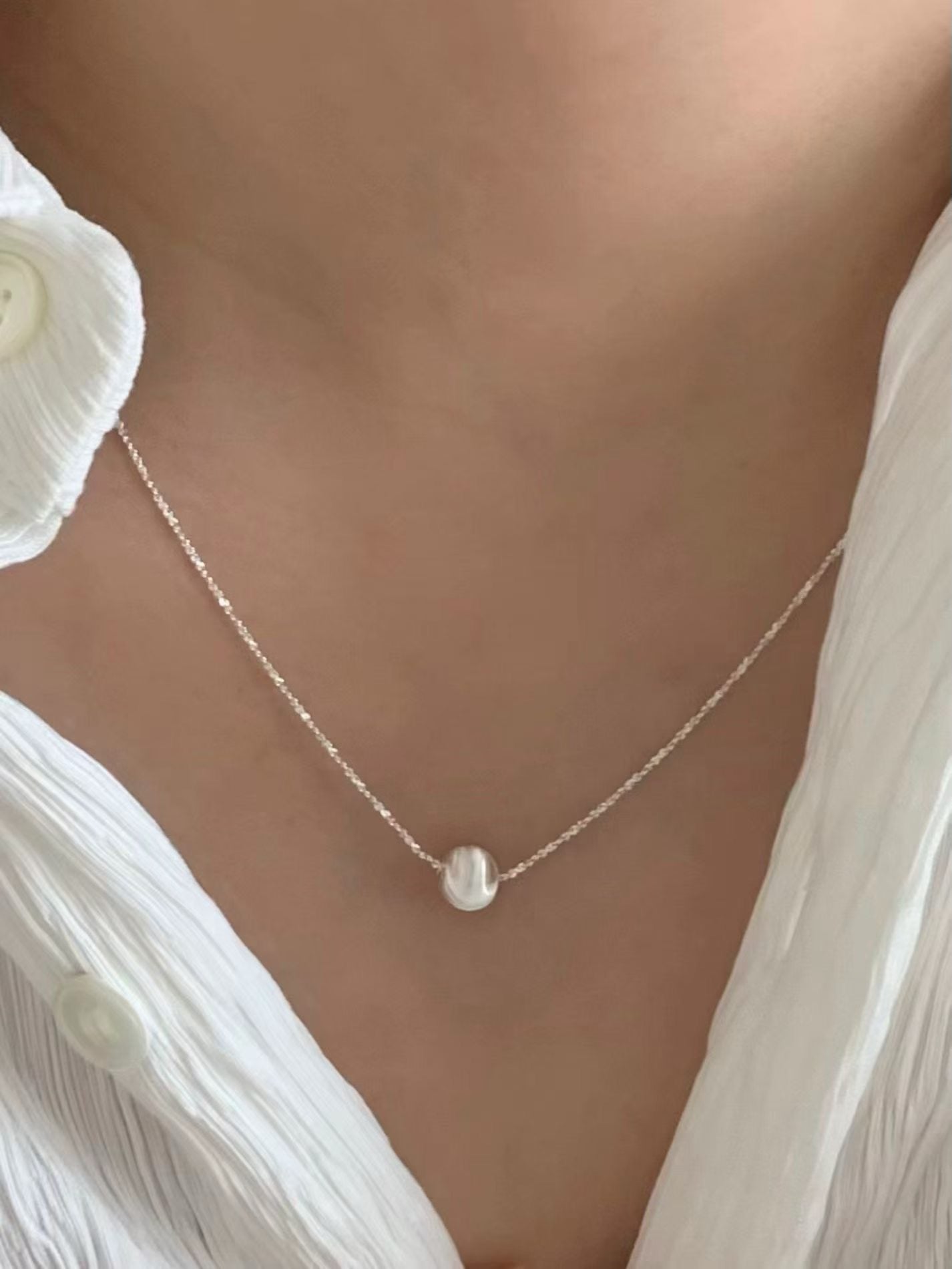 Shining matte ball necklace