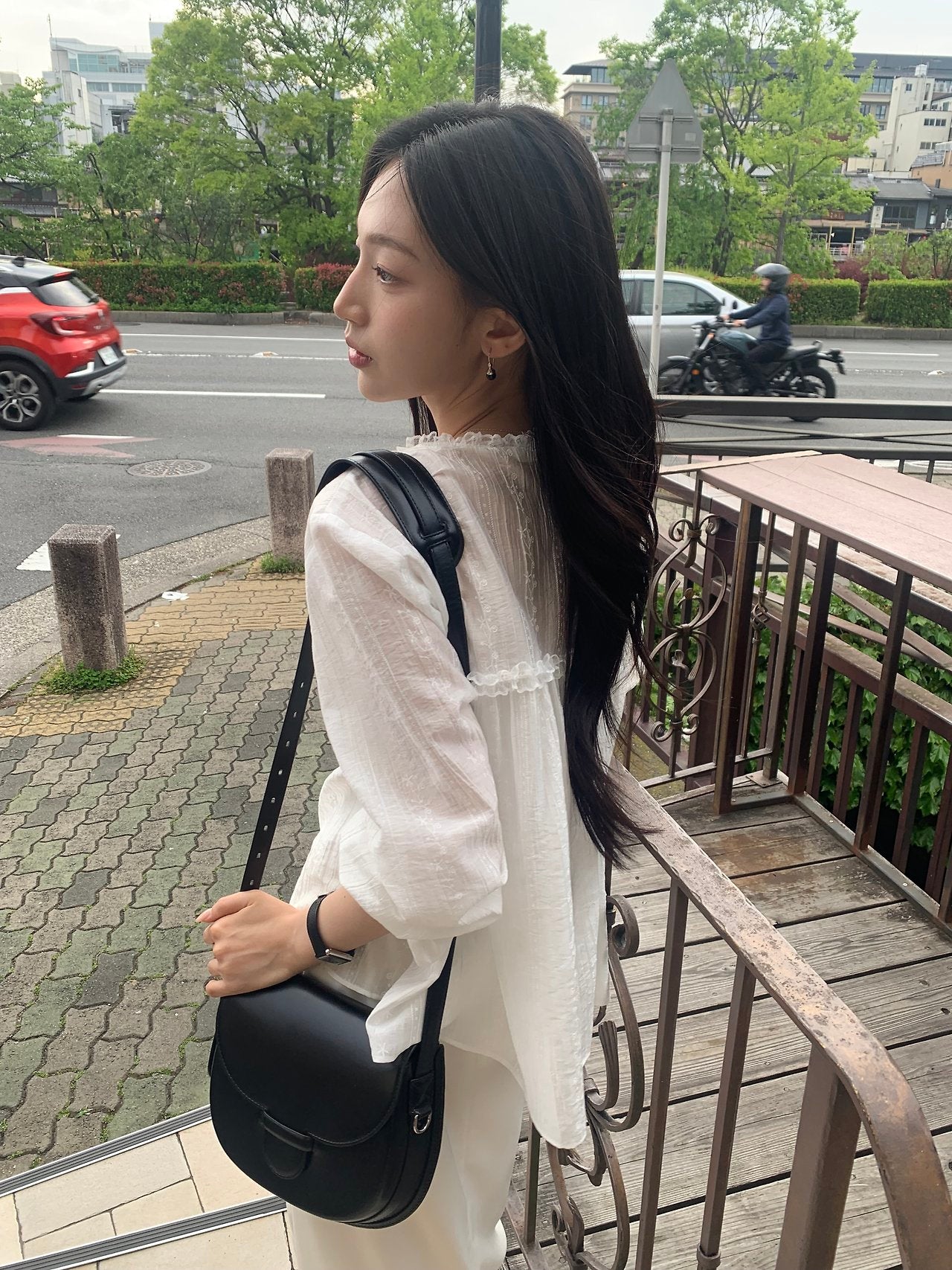 Anna V-neck frill blouse