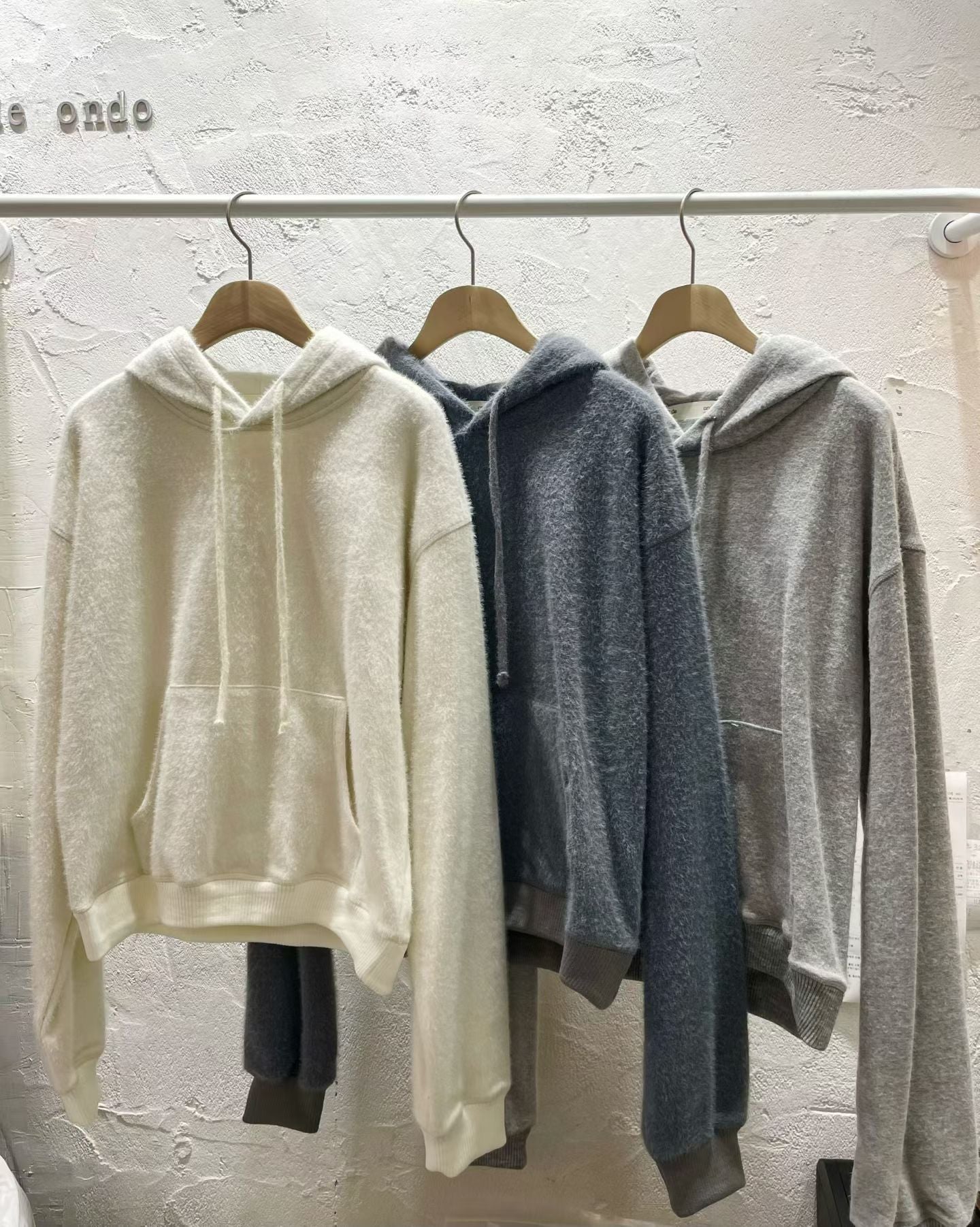 deondo flurry hood T-3col