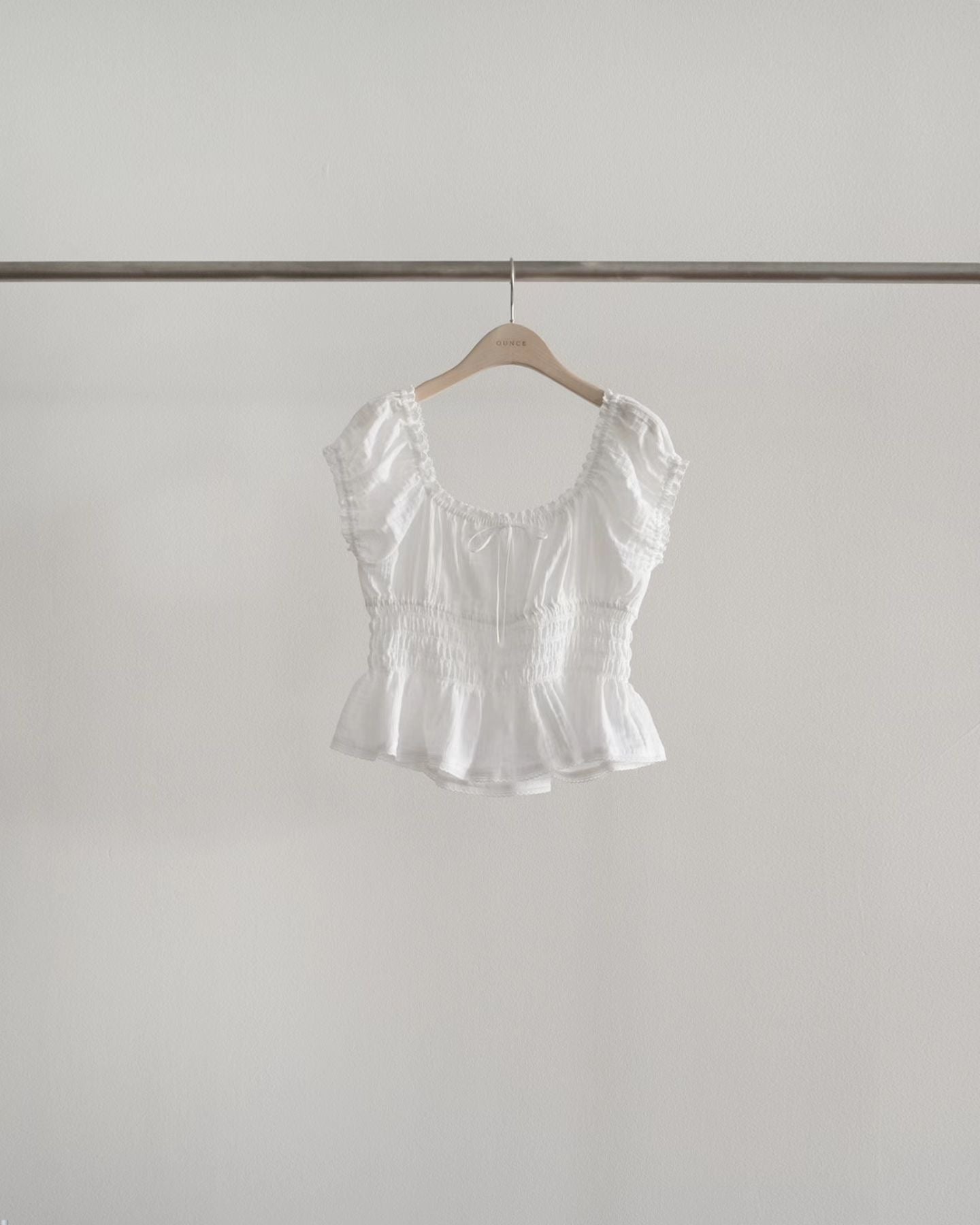 Ounce ribbon smok blouse