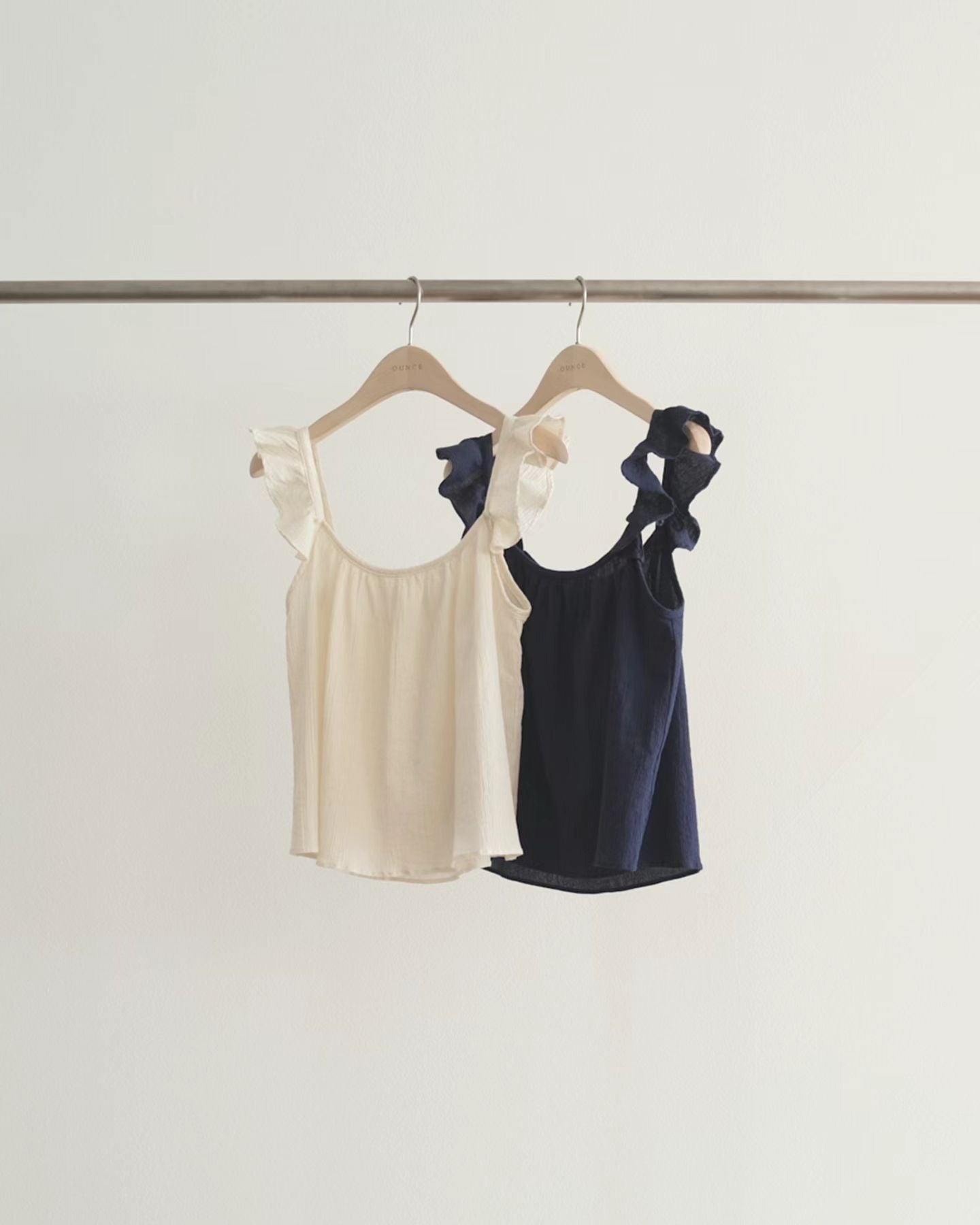 crema即納 Ounce any frill blouse-2col