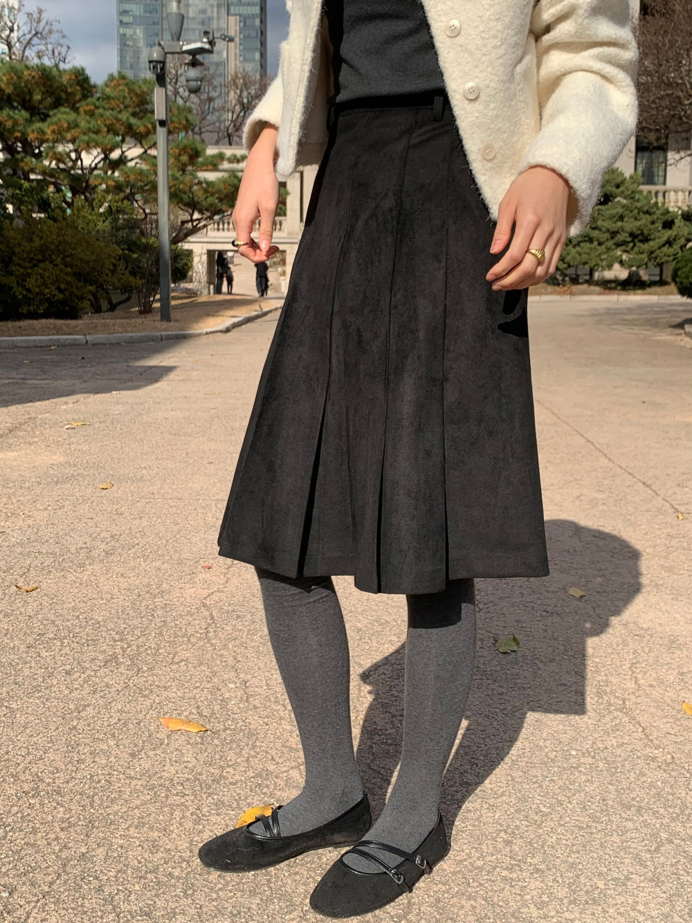 some suede skirt-2col