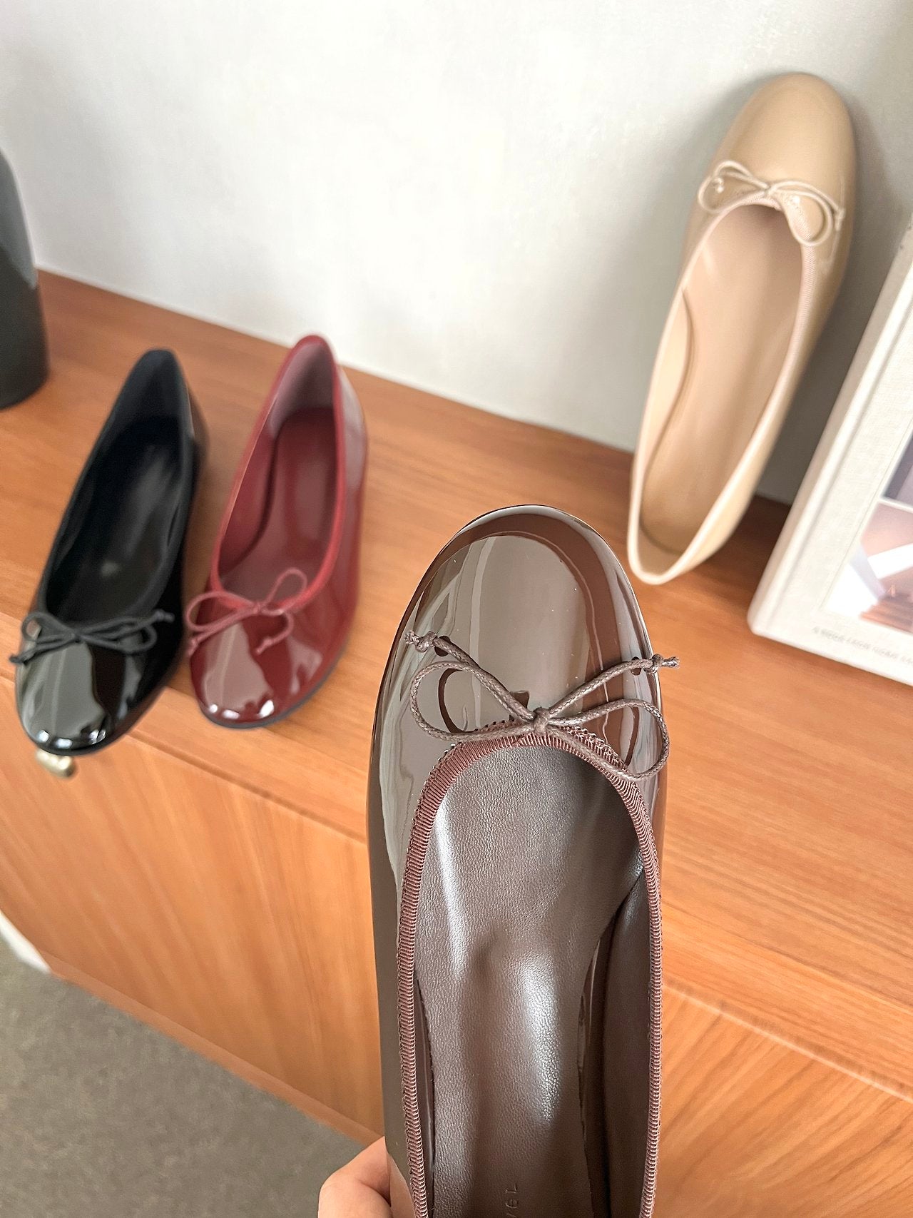 Enamel ribbon flats