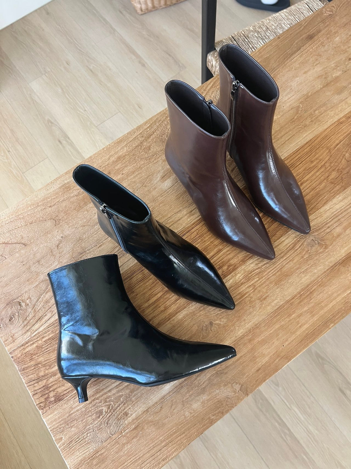 Glossy Pointed-Toe Boots-2col