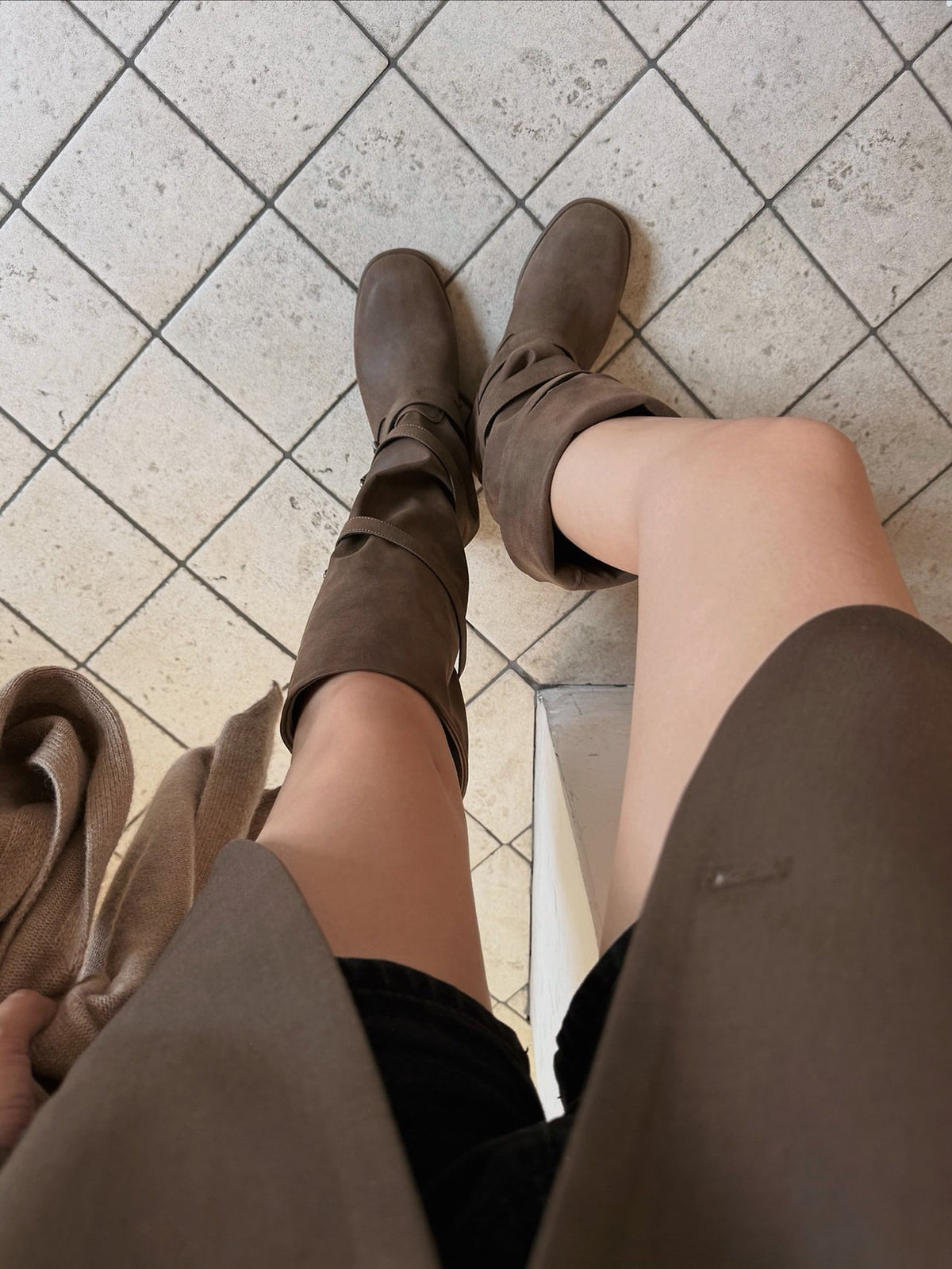 belted slouch boots-2col