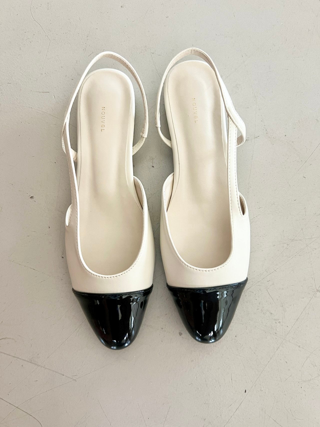 Two-tone color-block sling back