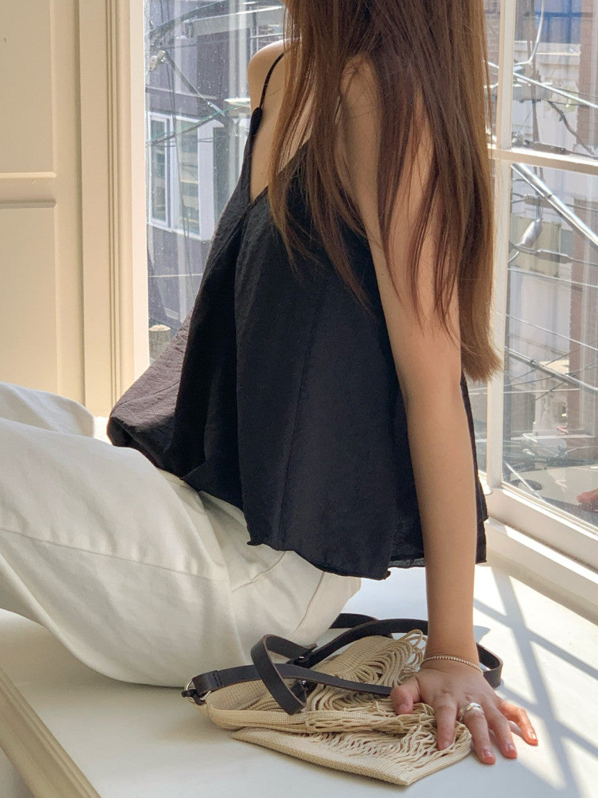 Move slit sleeveless blouse-2col
