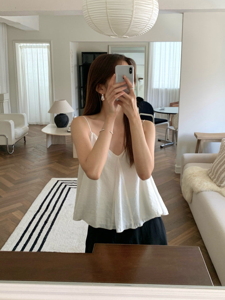 Move slit sleeveless blouse-2col