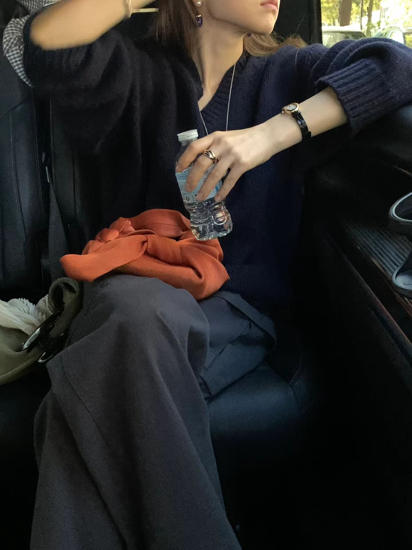 Ounce ron v neck knit-2col