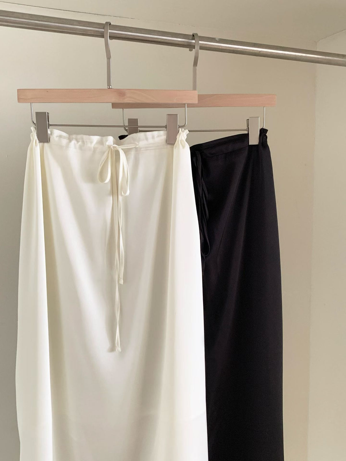 Elin satin long skirt-2col