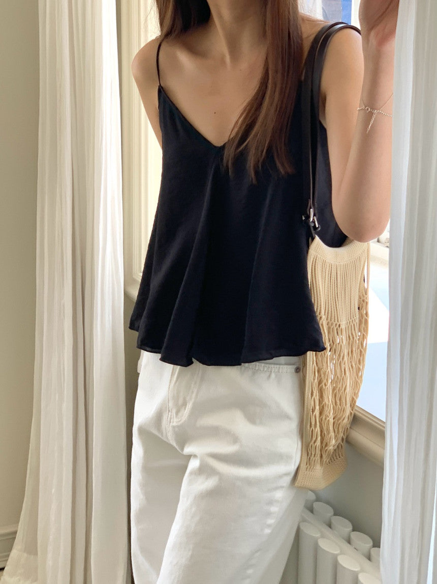 Move slit sleeveless blouse-2col
