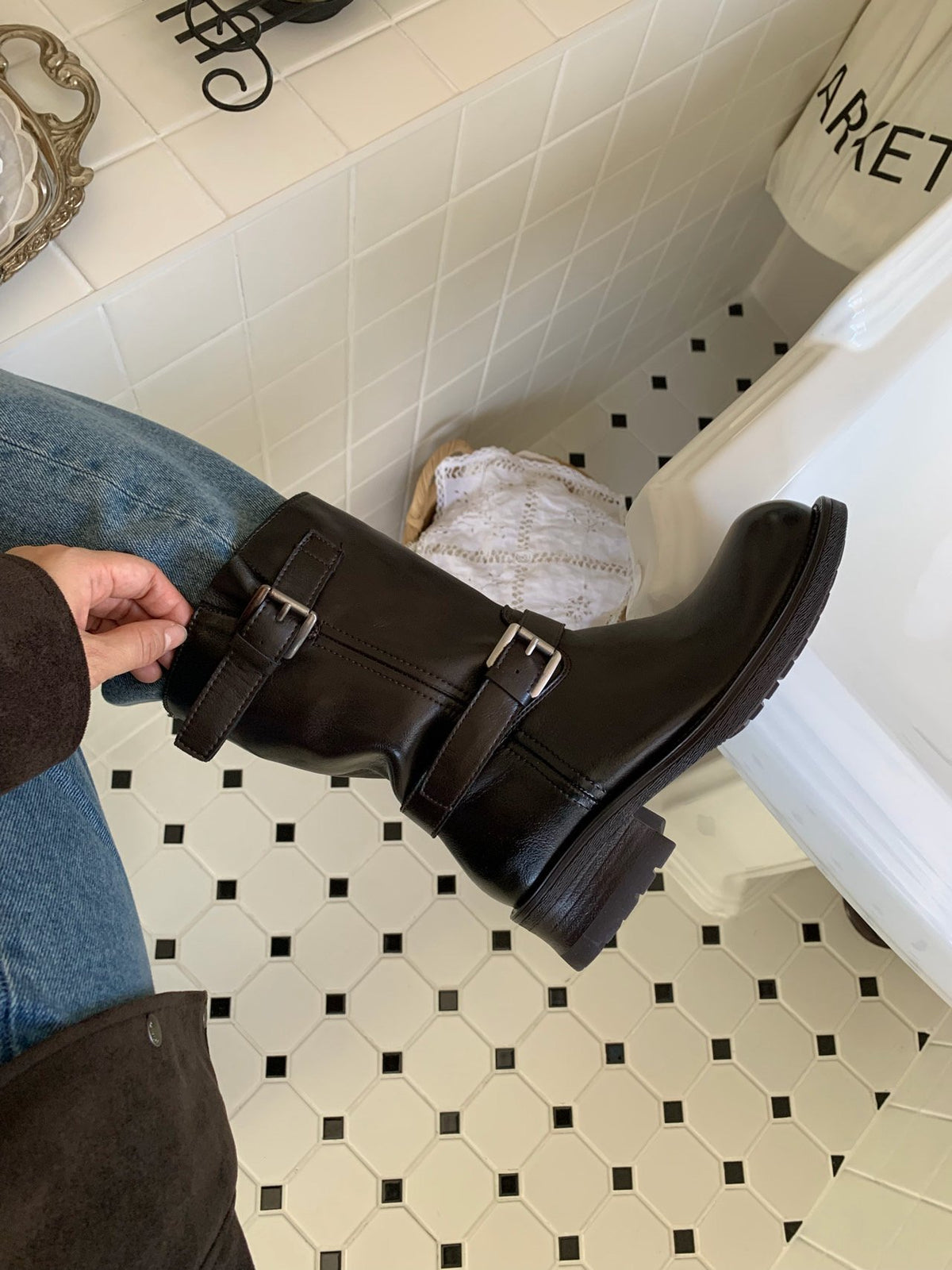 burnished leather buckle boots-2col