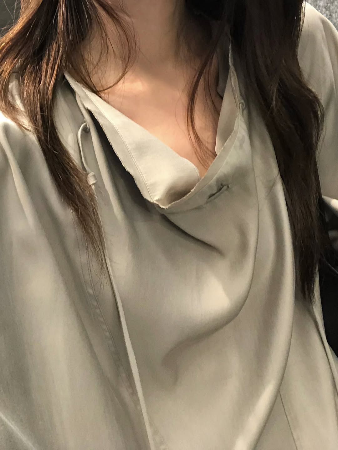 mariel satin ruffle blouse-2col
