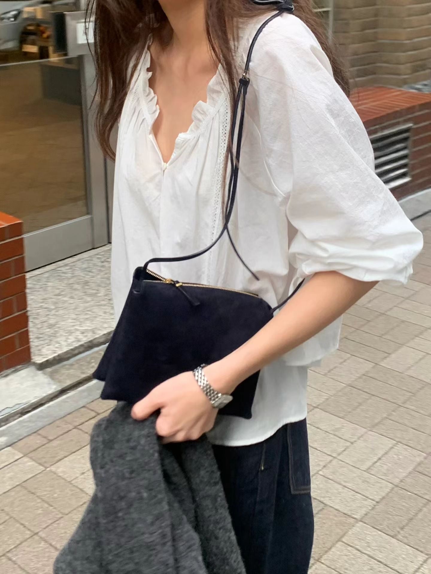 即納 Ounce neck ruffle blouse