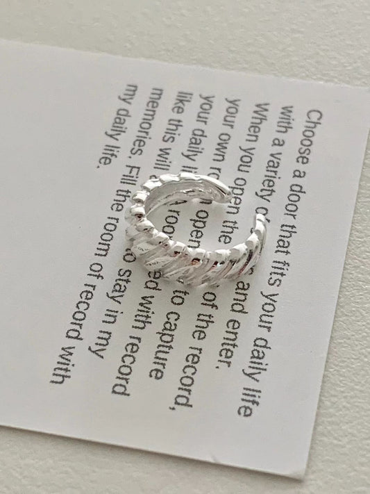 Julie Earcuff