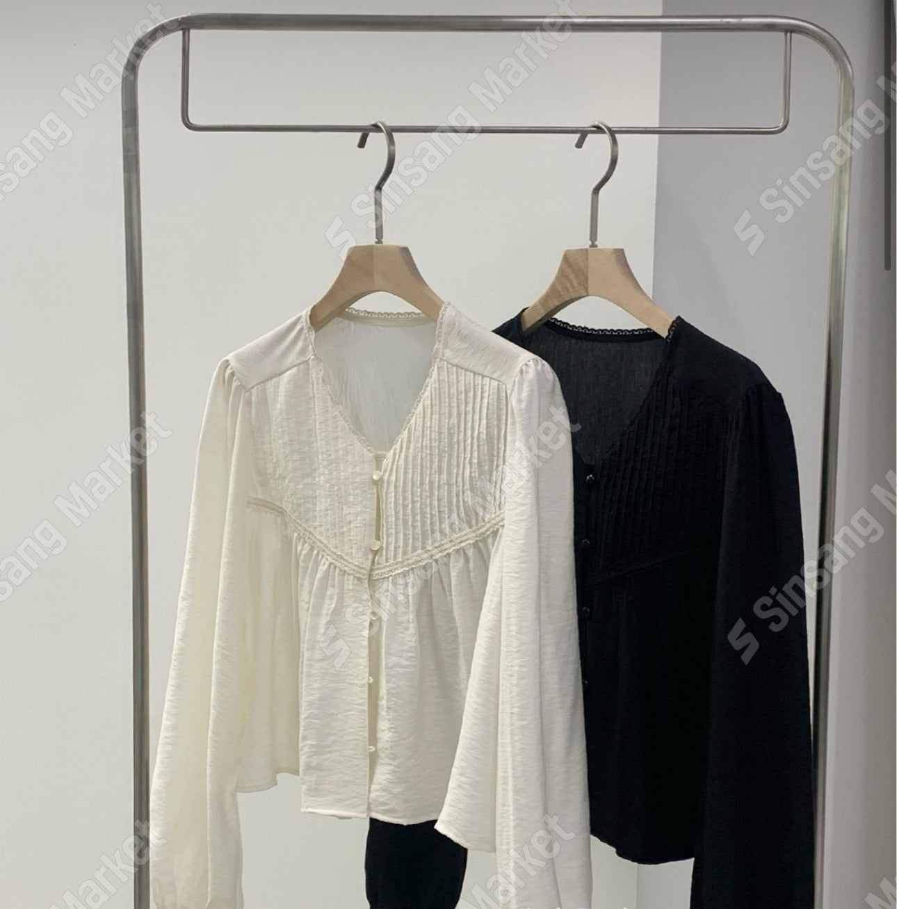 Bay pintuck blouse-2col