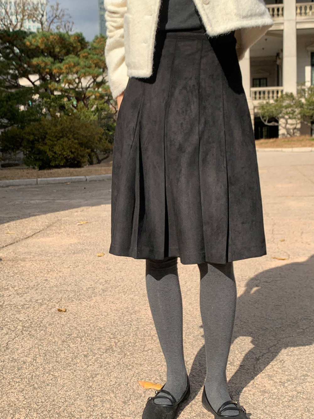 some suede skirt-2col