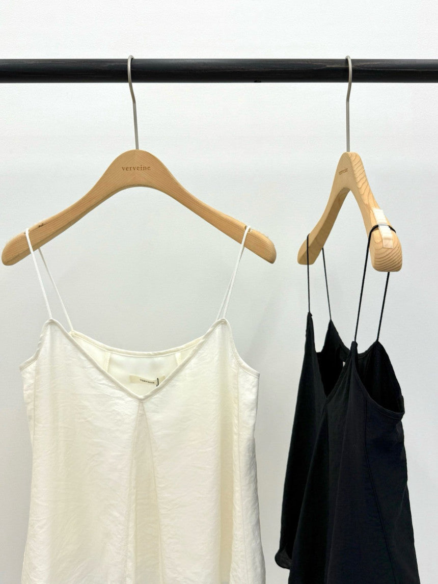 Move slit sleeveless blouse-2col