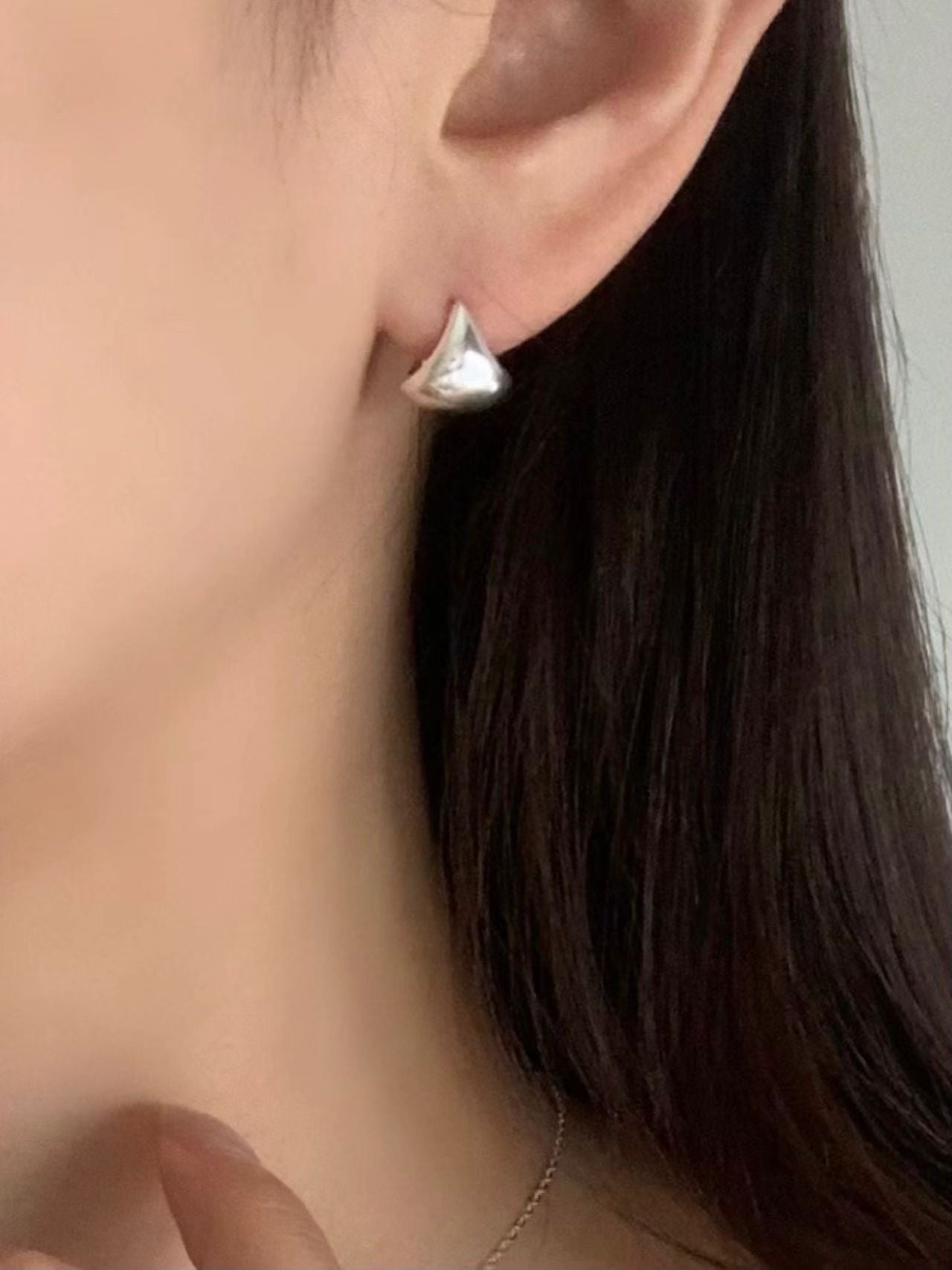 Kisses one-touch earrings