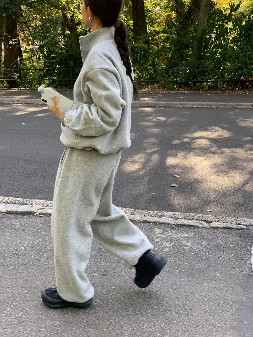 warm sweatshirt-3col