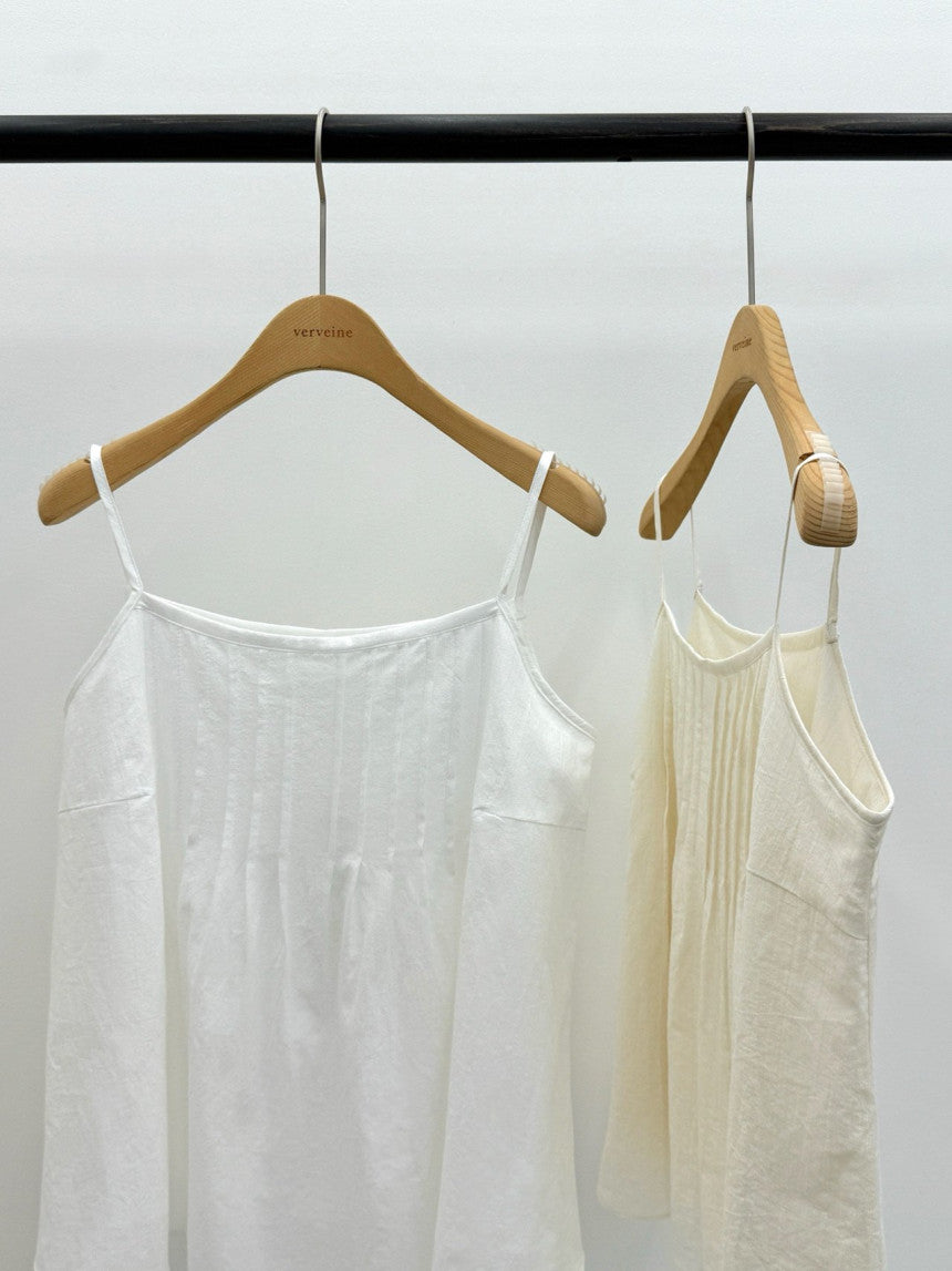 Lobe pintuck sleeveless blouse-2col