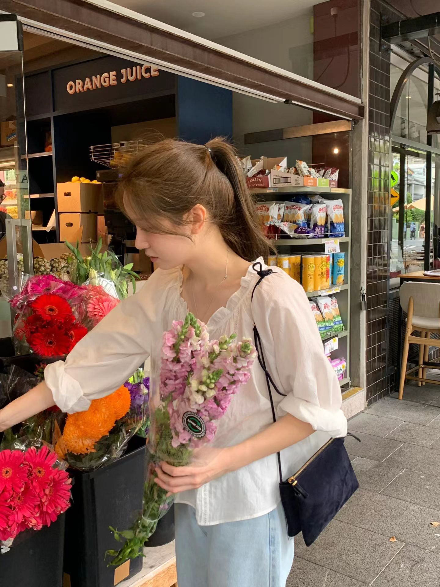 即納 Ounce neck ruffle blouse