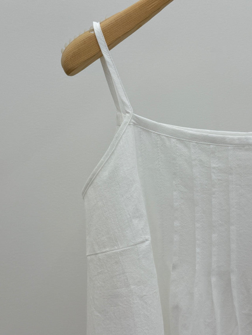 Lobe pintuck sleeveless blouse-2col