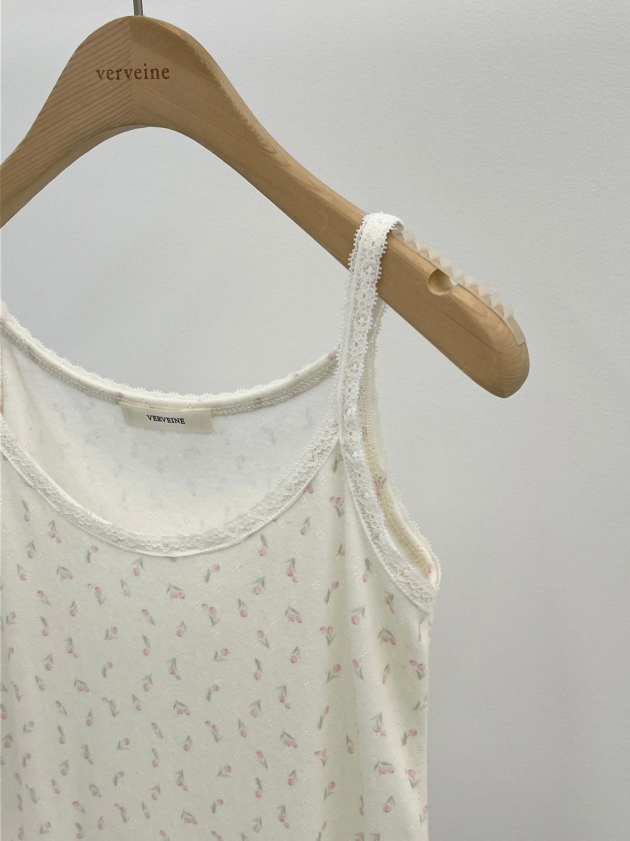 Rose punching lace sleeveless