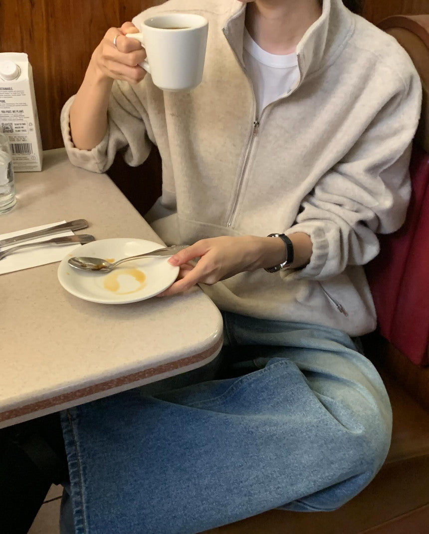 warm sweatshirt-3col